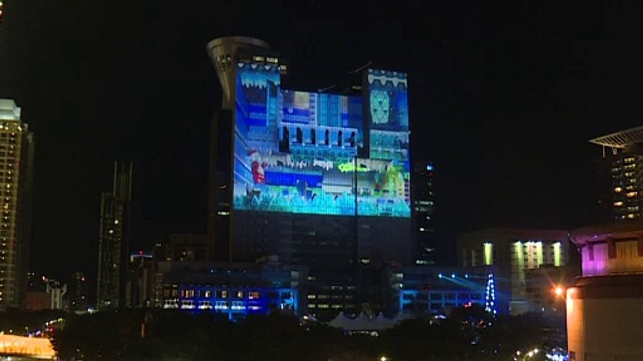 Taipeh: Menschen strömen ins 'Christmasland'