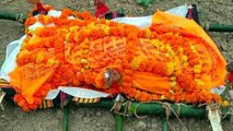 बकरे की शव यात्रा निकाल हिंदू-रीति से किया अंतिम संस्कार, सिर भी मुंडवाया