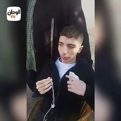طالب ضعيف البصر يحمل زميله من ذوي الهمملمدرج الجامعة عمر قلبه ما شال
