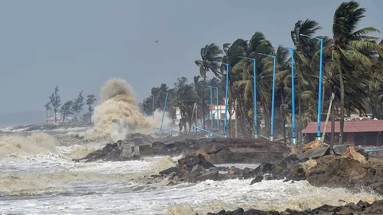 Cyclone Jawad : Winds May Reach 100 km per Hr | Weather Update || Oneindia Telugu