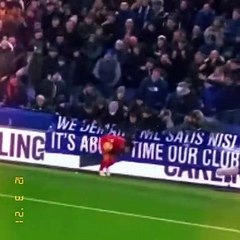 محاولات اعتداء جماهير ايفرتون على محمد صلاح