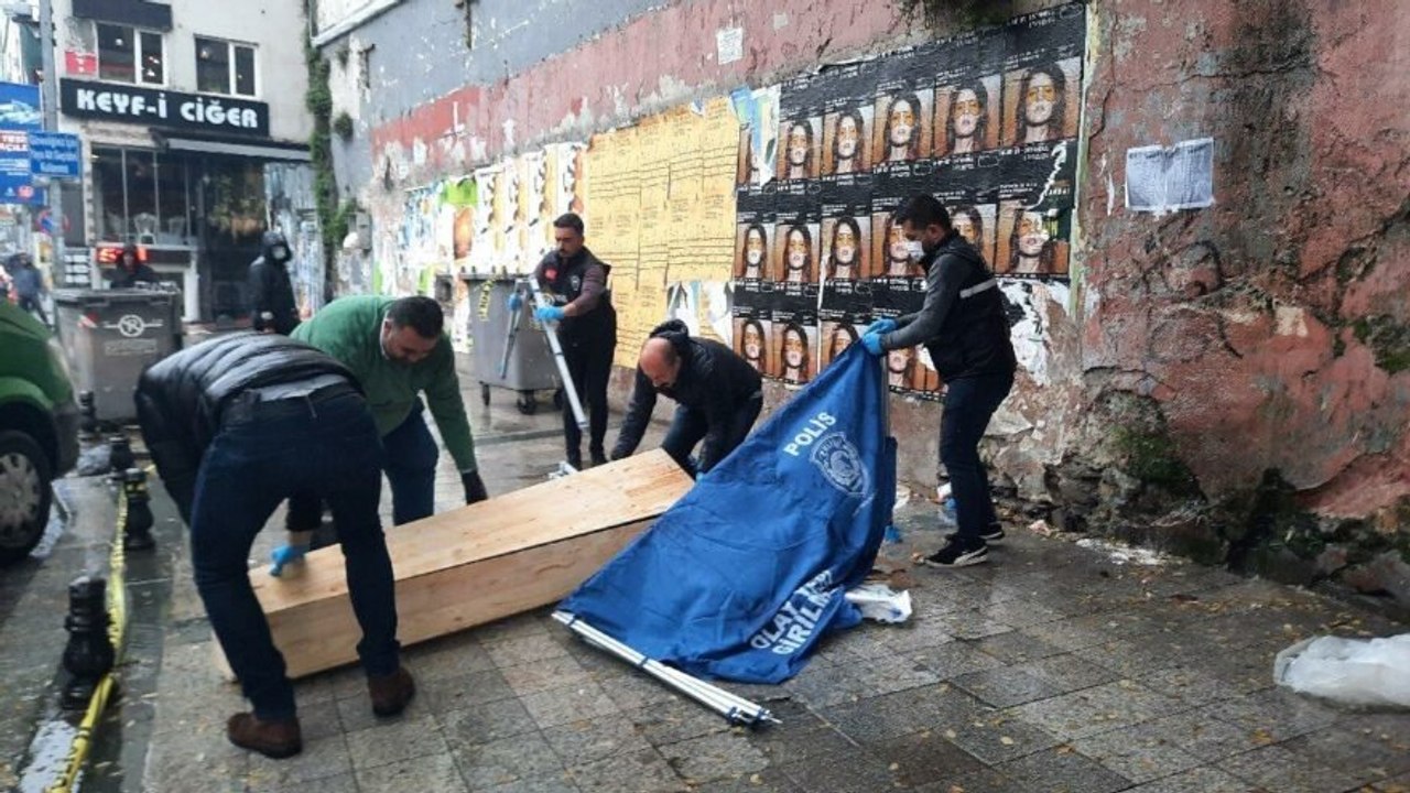 Beyoğlu’nda sokak ortasında ceset bulundu
