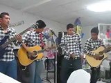 Grupo Firme en sus inicios, cantando en una fiesta privada