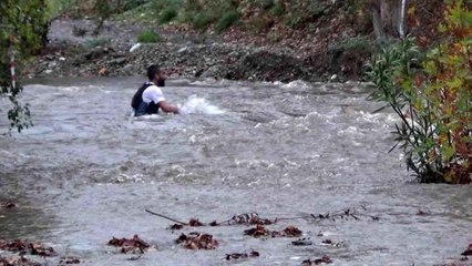 Download Video: İda Ultra Maraton'da boğulma tehlikesi geçiren sporcunun zor anları kameralara yansıdıİda Ultra Maraton'da boğulma tehlikesi geçirdi vazgeçmedi...