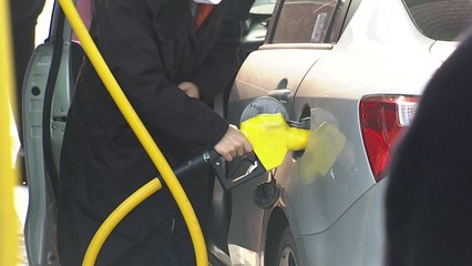 유류세 인하 3주째 휘발유 L당 1,677원...하락폭 줄어 / YTN