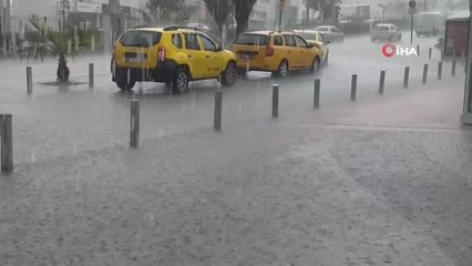 Bodrum'da sağanak etkili oldu, bazı noktalar göle döndü