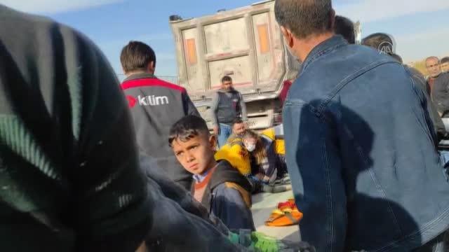 Tırın çarptığı motosikletin 14 yaşındaki sürücüsü yaşamını yitirdi