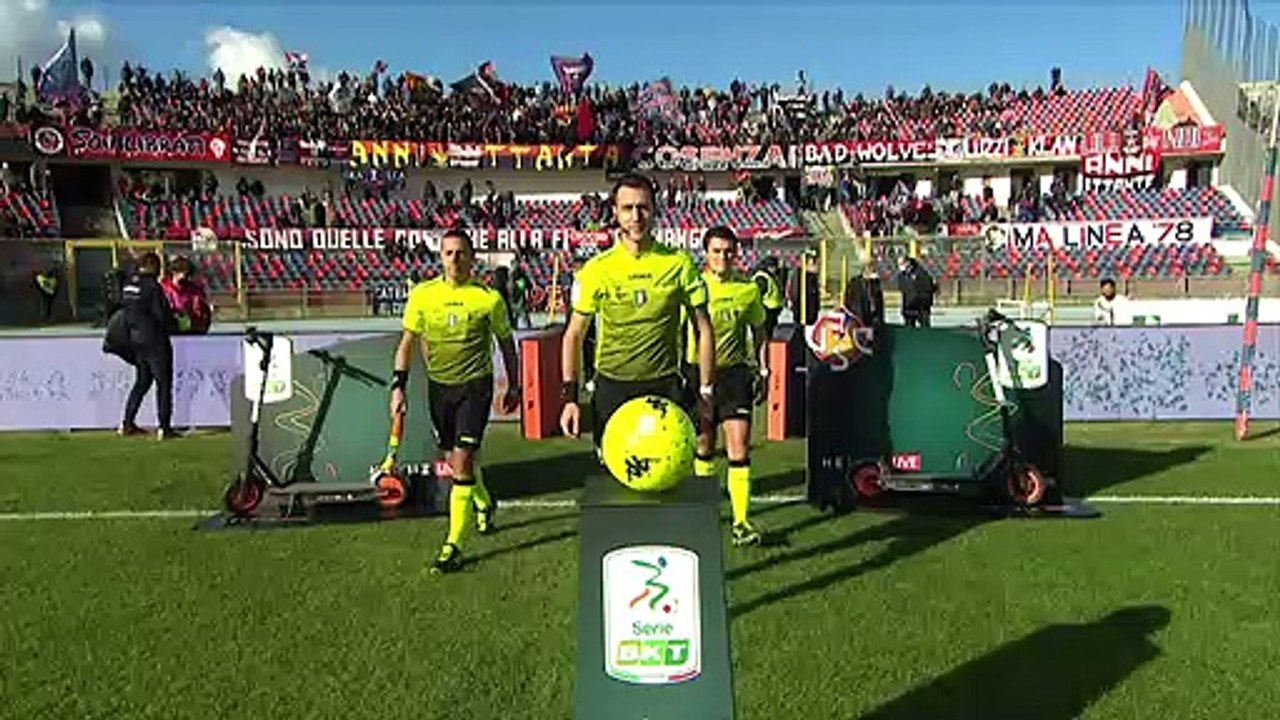 Cosenza v Cremonese