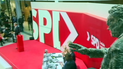 El SPD aprueba la coalición con Los Verdes y el Partido Liberal y deja la investidura a punto