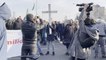 Miles bloquean carreteras en Serbia en protesta contra planes mineros