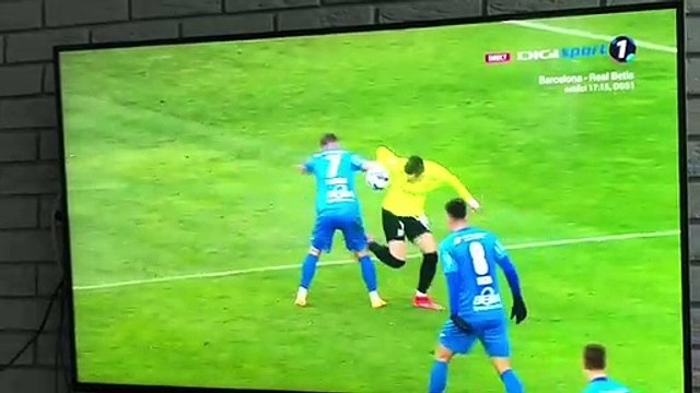 Bilal Omrani but en finesse avec Cluj en Roumanie