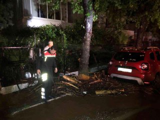 Marmaris'te sağanak yağış hayatı felç etti