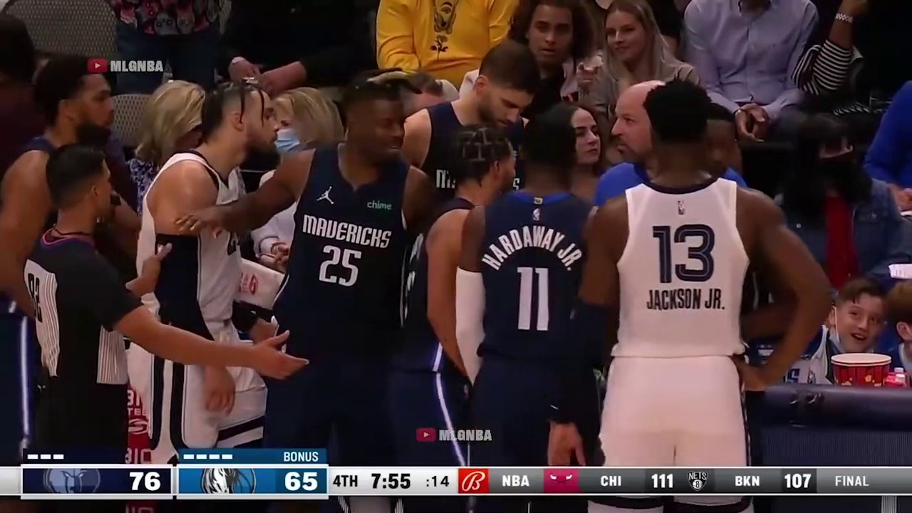Dillon Brooks probably thinks this play is for him 
