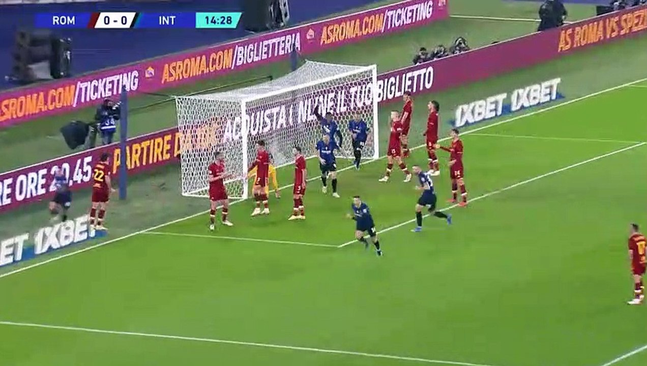 Hakan Çalhanoğlu kornerden gol attı