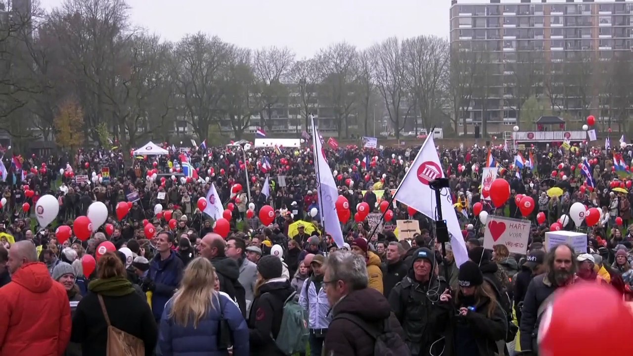 40.000 Menschen demonstrieren gegen Lockdown und Impfpflicht in Österreich