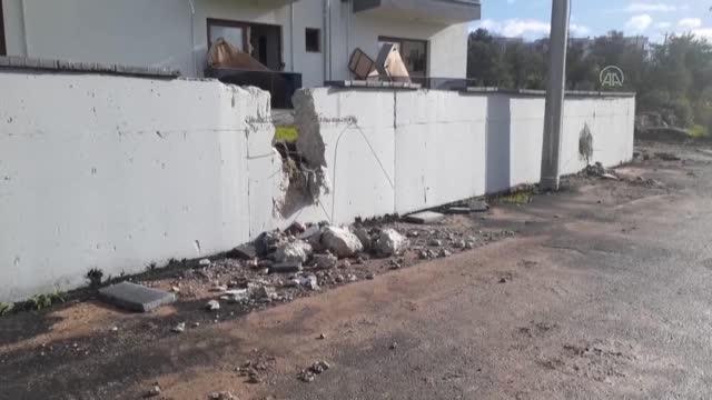 Bodrum'da sağanak nedeniyle evleri su bastı, kaya parçaları yolları kapattı (2)