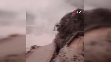 Endonezya'daki yanardağ patlamasında can kaybı 13'e yükseldi