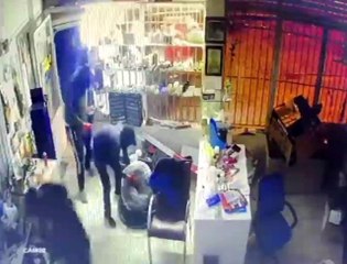 İş yerinden 100 bin TL değerinde musluk çalan şüpheliler suçüstü yakalandı