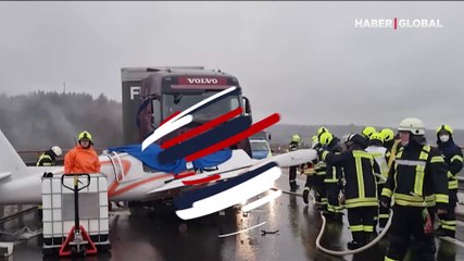 Almanya'da otobanda kamyonla uçak çarpıştı!