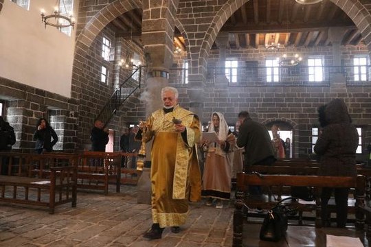 Hendek olaylarında zarar gören kilisede restorasyon tamamlandı, 100 yıl sonra ilk ayin yapıldı