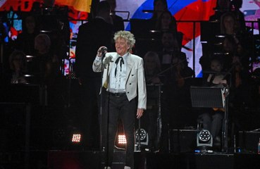 Rod Stewart bans anyone who isn't triple-vaccinated from attending his Christmas party