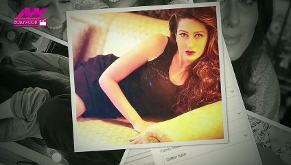 You will be surprised to know the cost of Karishma Kapoor's dress. NN