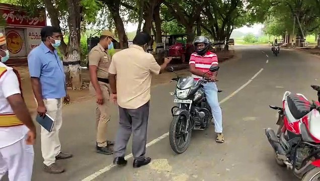 அரசு பேருந்தில் மாஸ்க் போடாதவர்களை வறுத்தெடுத்த தேனி ஆட்சியர்.. வீடியோ வைரல்!