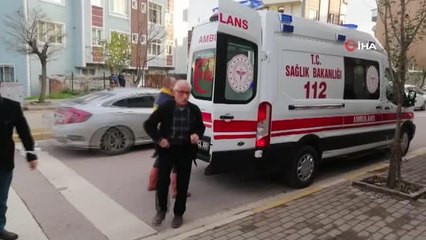 Çatıdaki yosunlar nedeniyle ayağı kayınca aşağıya düştü