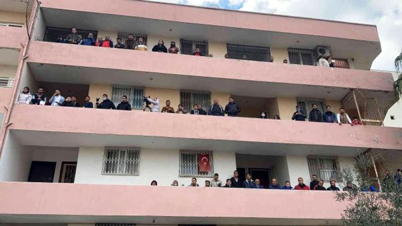 Amatörde olsa futbol aşkı, balkonlar bile doldu