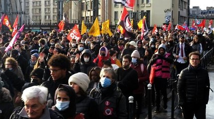 Fransa'da ırkçı cumhurbaşkanı adayı Zemmour, Paris'te protesto edildi