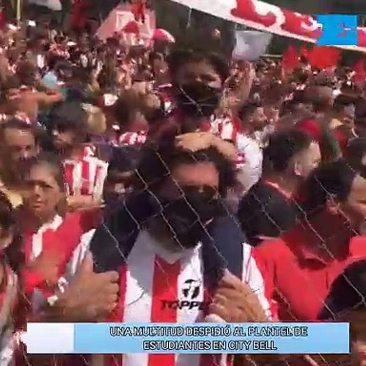 ¡City Bell fue una fiesta: una multitud despidió al plantel de Estudiantes!