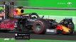 Que azar! Na última volta para conseguir a pole position, Max Verstappen, da Red Bull, acabou batendo e perdeu a oportunidade de largar em primeiro na corrida! A pole caiu no colo de seu rival, Lewis Hamilton. Confira o acidente!