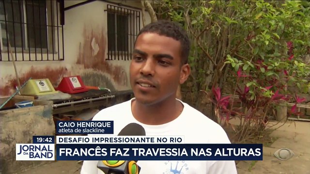 O Rio de Janeiro foi palco de um desafio impressionante. Um francês atravessou os morros da Babilônia e da Urca a oitenta metros de altura.