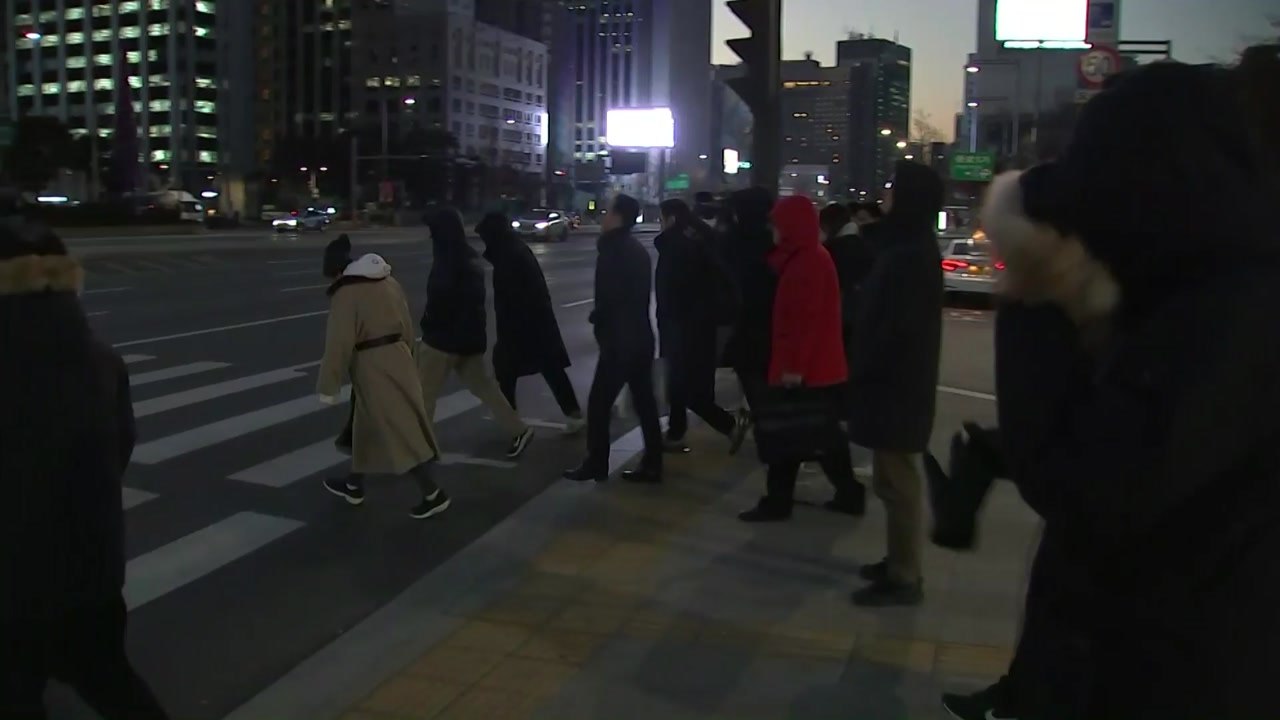 [날씨] 아침 쌀쌀·낮 포근, 큰 일교차...미세먼지 유의 / YTN