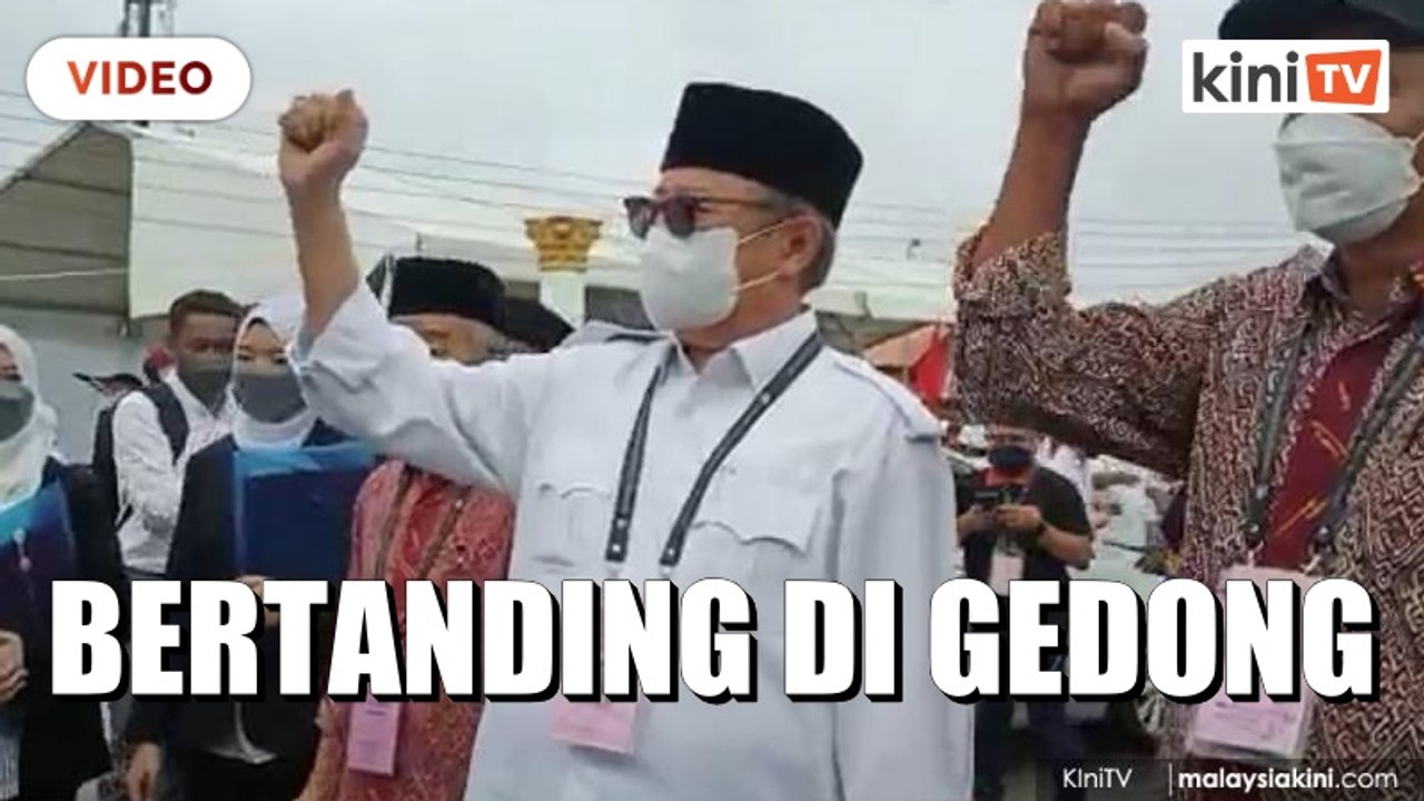 PRN Sarawak: Abang Jo tiba di PPC Gedong bersama penyokong