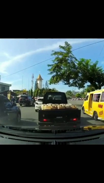 Angkot tertabrak kereta