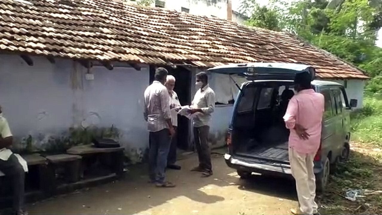 கோவை அருகே 400 கிலோ ரேஷன் அரிசி பறிமுதல்... பதுக்கி வைத்த 3 பேர் போலீசாரிடம் பிடிபட்டனர்