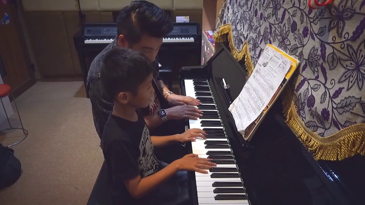 Butterfly Alfred's Premier Piano Course Lesson book 1B - Dievo Feat Mr Judy