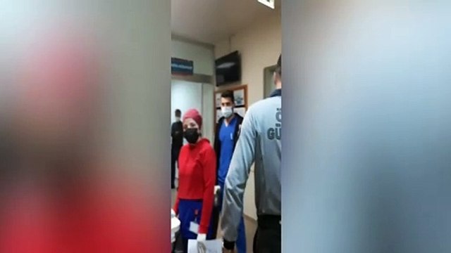 Hastanenin acil servisinde maske takmayı reddeden anne kıza doktor beyaz kod verdi