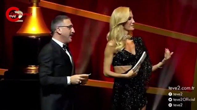 Ezgi Mola’nın Altın Kelebek konuşması gündem oldu: Birbirimizi ötekileştirmediğimiz bir sene olsun