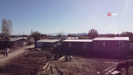 Adana'da ilk defa drone gören Roman çocukların mutluluğu kameralara yansıdı