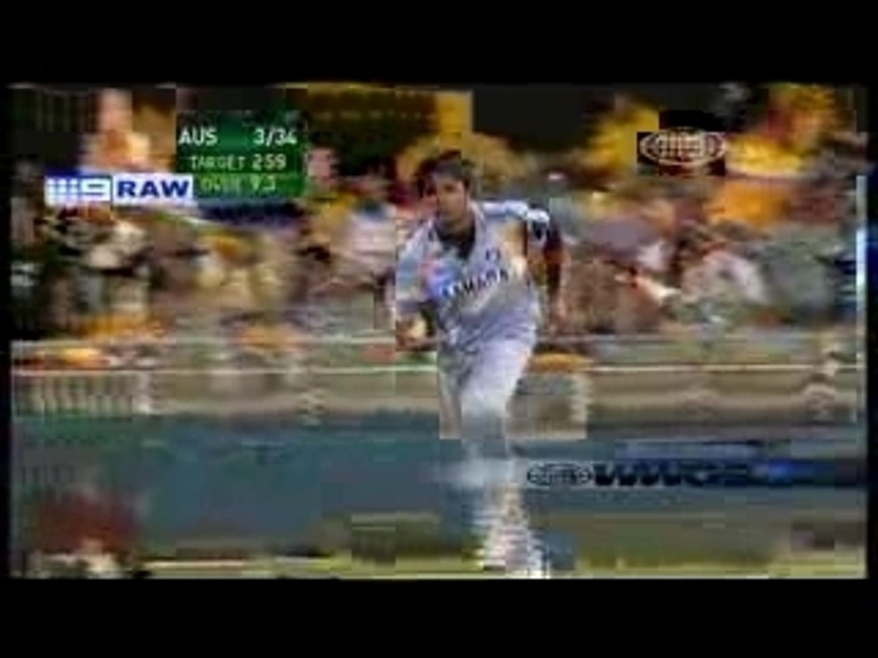 Andrew Symonds flattens streaker (heetmail.nl)