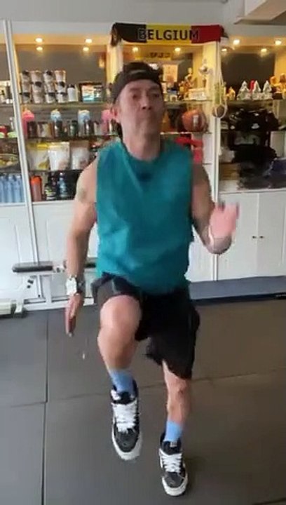 —Gear by @bodyengineers —Happy Saturday 2 All ! —Salut la famille, j’espère que vous allez bien? Voici mon entraînement Haut du Corps de ce samedi matin. Bon week-end.« Life is 10% what happens to me and 90% of how I react to it. «  —SAVE This