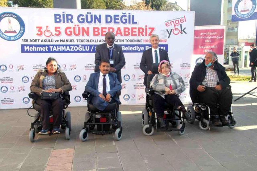 Şahinbey'de 136 engelliye akülü ve manuel sandalye