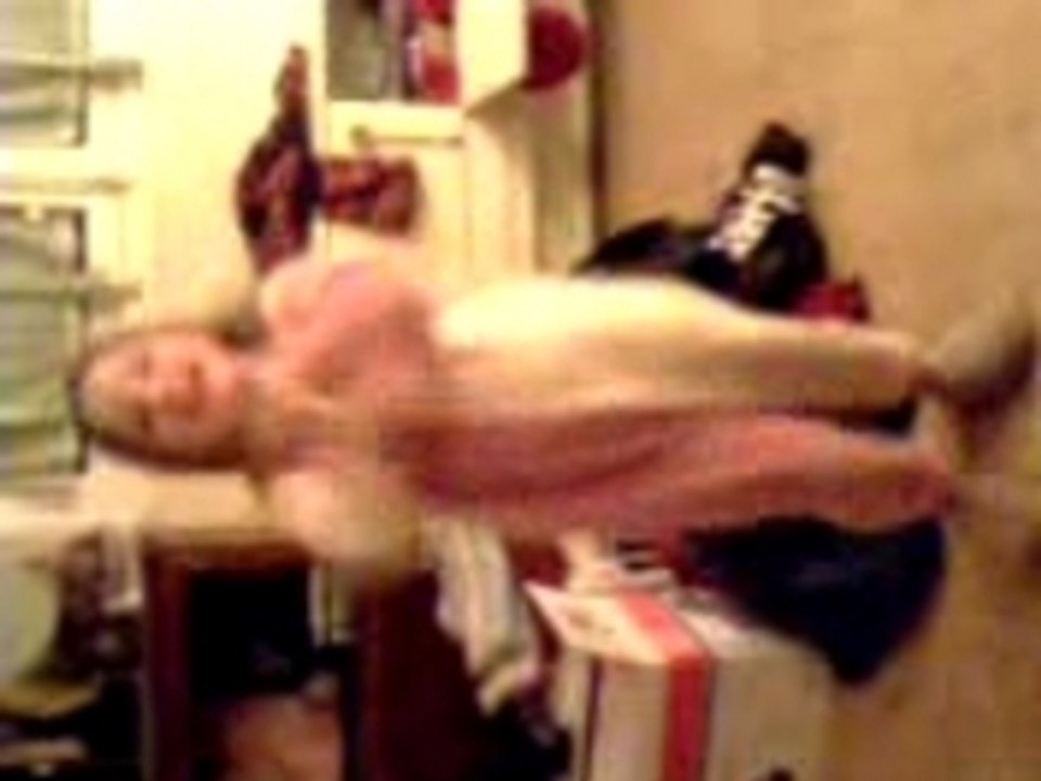 Mon bébé ki fait de la tecktonik