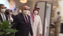 Bakan Çavuşoğlu, Katarlı mevkidaşı Al-Thani ile görüştü