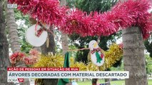 O espírito natalino está em todos os lugares. Pessoas em situação de rua decoraram árvores em frente às barracas onde moram para comemorar o natal.