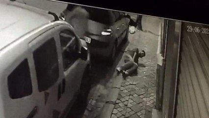 Zeytinburnu'nda silahların konuştuğu kovalamaca kamerada