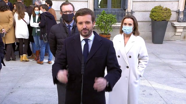 Casado denuncia el revisionismo suicida del Gobierno contra la Constitución