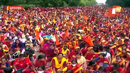Anganwadi Workers Halla Bol On Bhubaneswar Street Dmanding Pay Hike